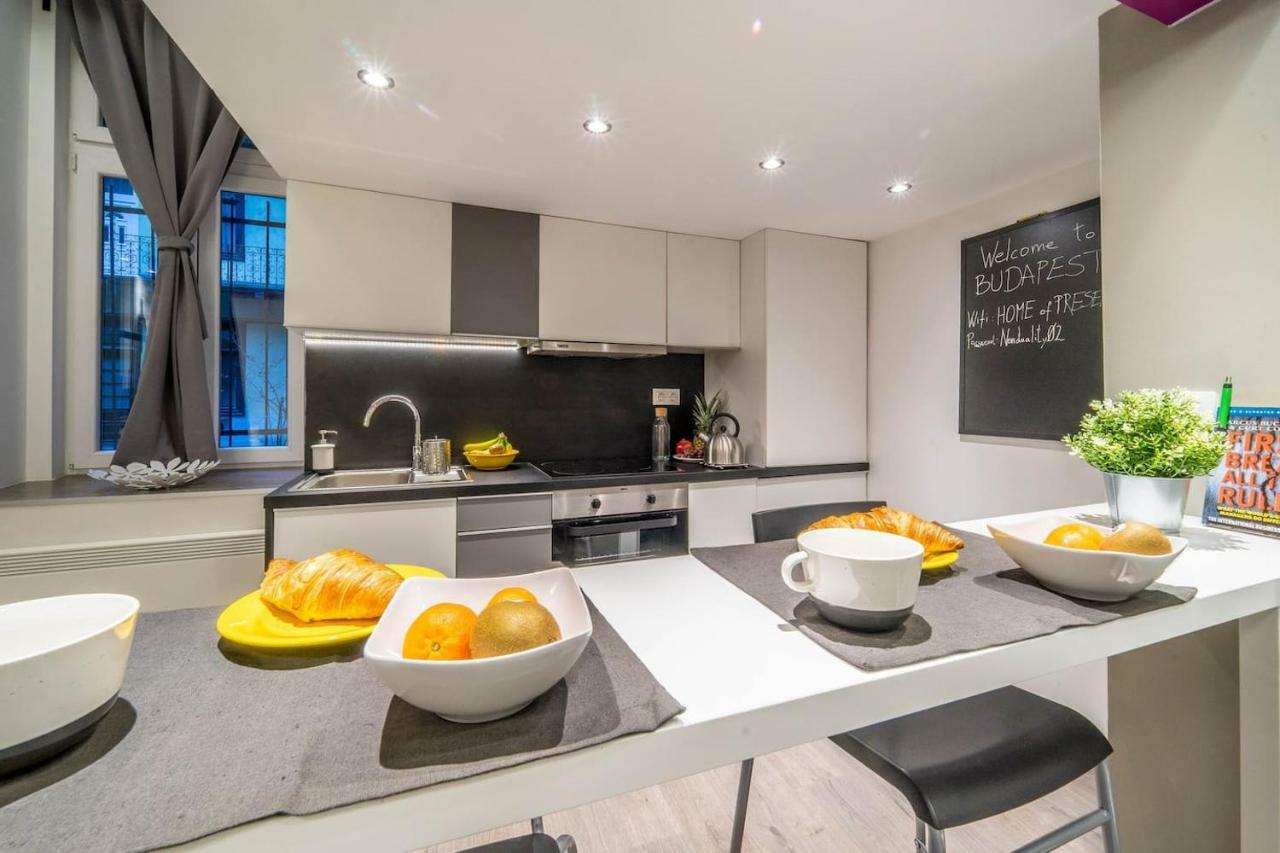 Cozy Downtown Studio Apartment Budapest Eksteriør billede